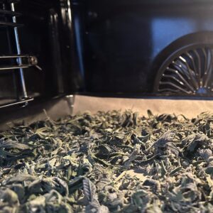 Cannabis Trim im Backofen bei 110-120 °C