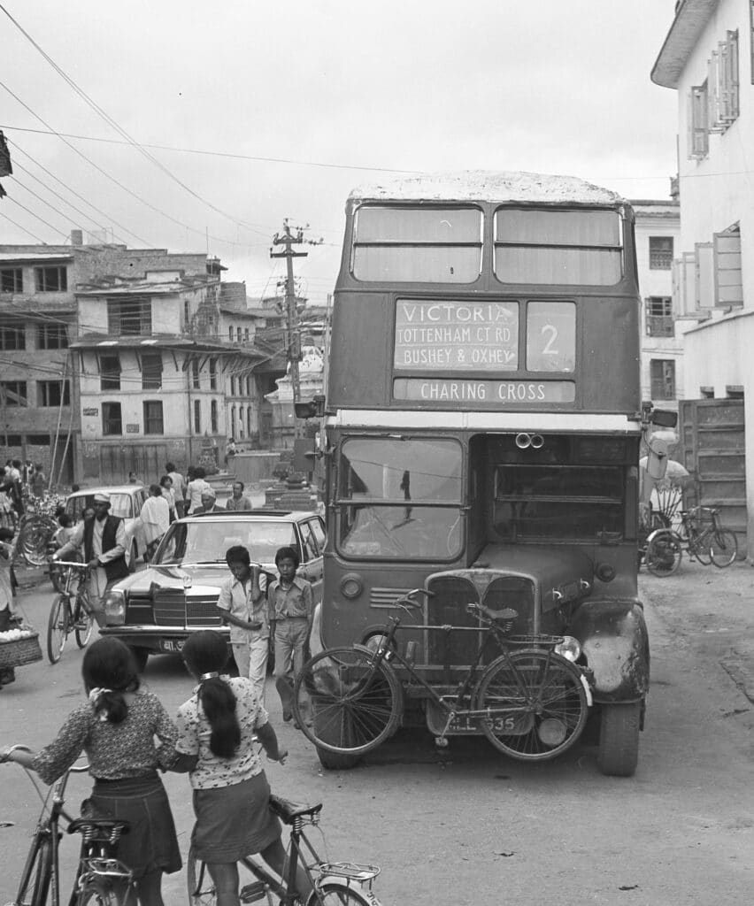 Londoner Bus auf dem Hippie Trail 1977